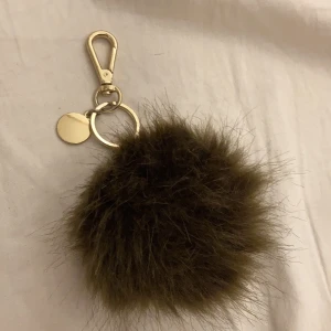 Brun nyckelring  - Nyckelring aldrig använd.