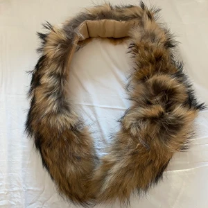 Äkta pälskrage  - Används ett par tillfälle