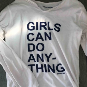  - Tröja från zadig voltaire 💙 texten är något ljusare i verkligheten. Är i storlek 14 men skulle även säga att den passar XS - S 