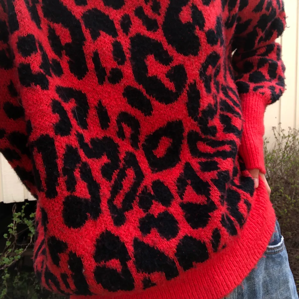 Skitcool röd leopard tröja!! 🐆. Tröjor & Koftor.