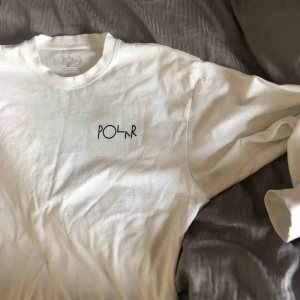  - Skit snygg polar tröja! Köptes för inte alls länge sen! Därav priset! Säljer för den inte används☺️