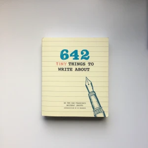 Monki Pocket Bok  - Helt ny! Aldrig skrivit i, men finns yttersta skada se bild 2. Super roliga bok, perfekt att underhålla sig med. Köpt på Monki Pocketbok  ✨Hämtas hos mig vid Lundby Gamla Kyrka 💌 Frakt 49kr