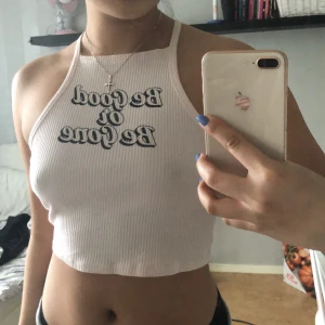 Söt top - världens sötaste topp köpt här på plick 💖den är i samma skick som när den köptes 💓 frakt 22kr (läs min ”policy”)