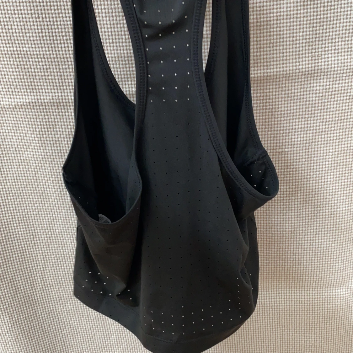 Kort svart top/sporttop - 90