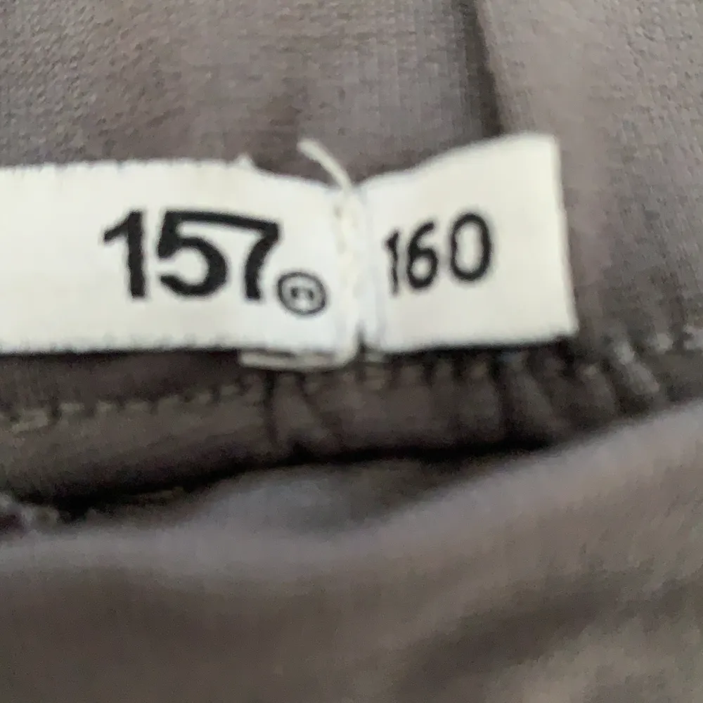 Fina byxor till barn köpta från lager 157. Köpta för ca 3 månader sen men inte använda på ett tag.. Jeans & Byxor.