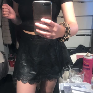 Skinn kjol  - Skinn/läder kjol st s 50kr+14 frakt