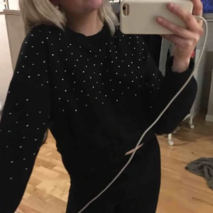  - Snygg tröja från zara med små nitar🤍🤍