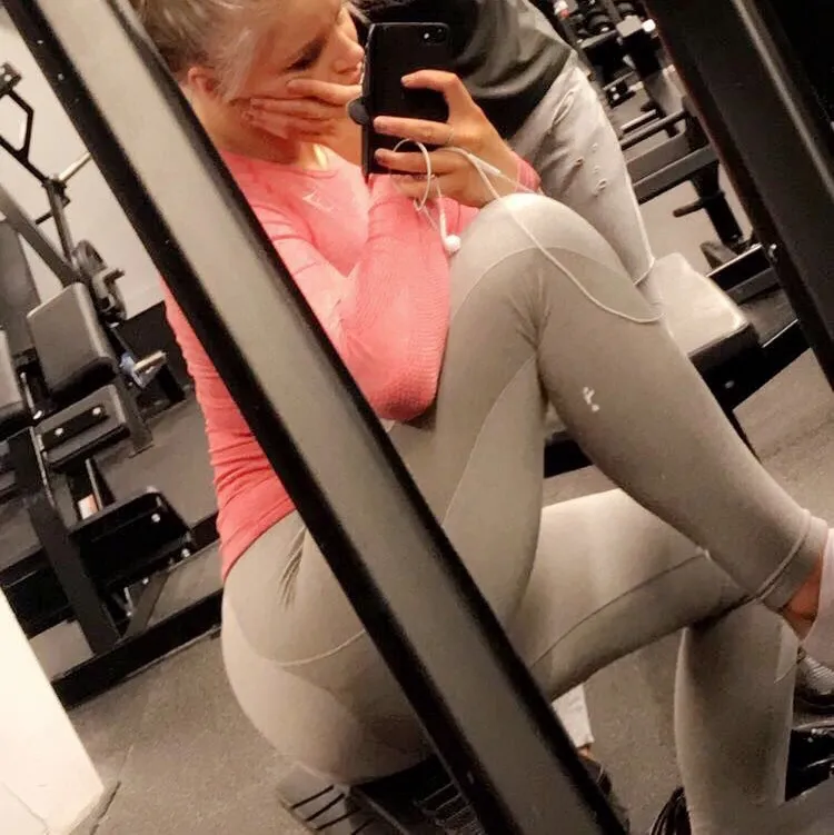 Säljer mina gymshark eftersom jag har två stycken likadana! Super sköna och sitter perfekt! . Jeans & Byxor.