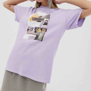  - Säljer denna coola tröjan från Reclaimed Vintage. Säljer pga inte riktigt min stil. Tröjans material/tyg och tryck är slitet, men det ger tröjan bara mer karaktär