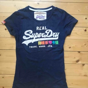  - Ny superdry tröja