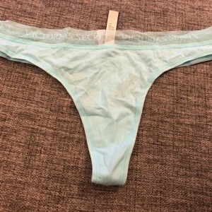  - Nya oanvända vs trosor med prislapp kvar.