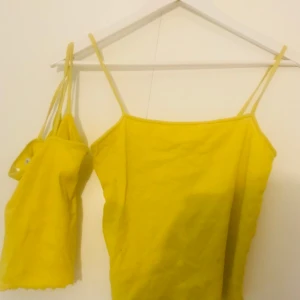  - FÅ FYRA VALFRIA PLAGG FÖR 200 kr!! Bara intresserad av ett plagg, PMa!   Två lika dana linnen, ett i storlek L & ett i S! Sjukt snygg passform 😍