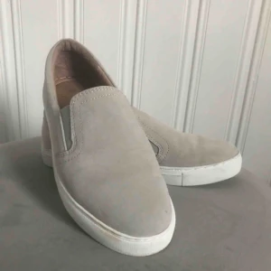  - Säljer mina beiga skor från märket Dasia. Använda runt 3-4 gånger.  Köparen står för frakt!