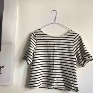  - Fin topp i återvunnet bomulls från Lindex. Sparsamt använd. 