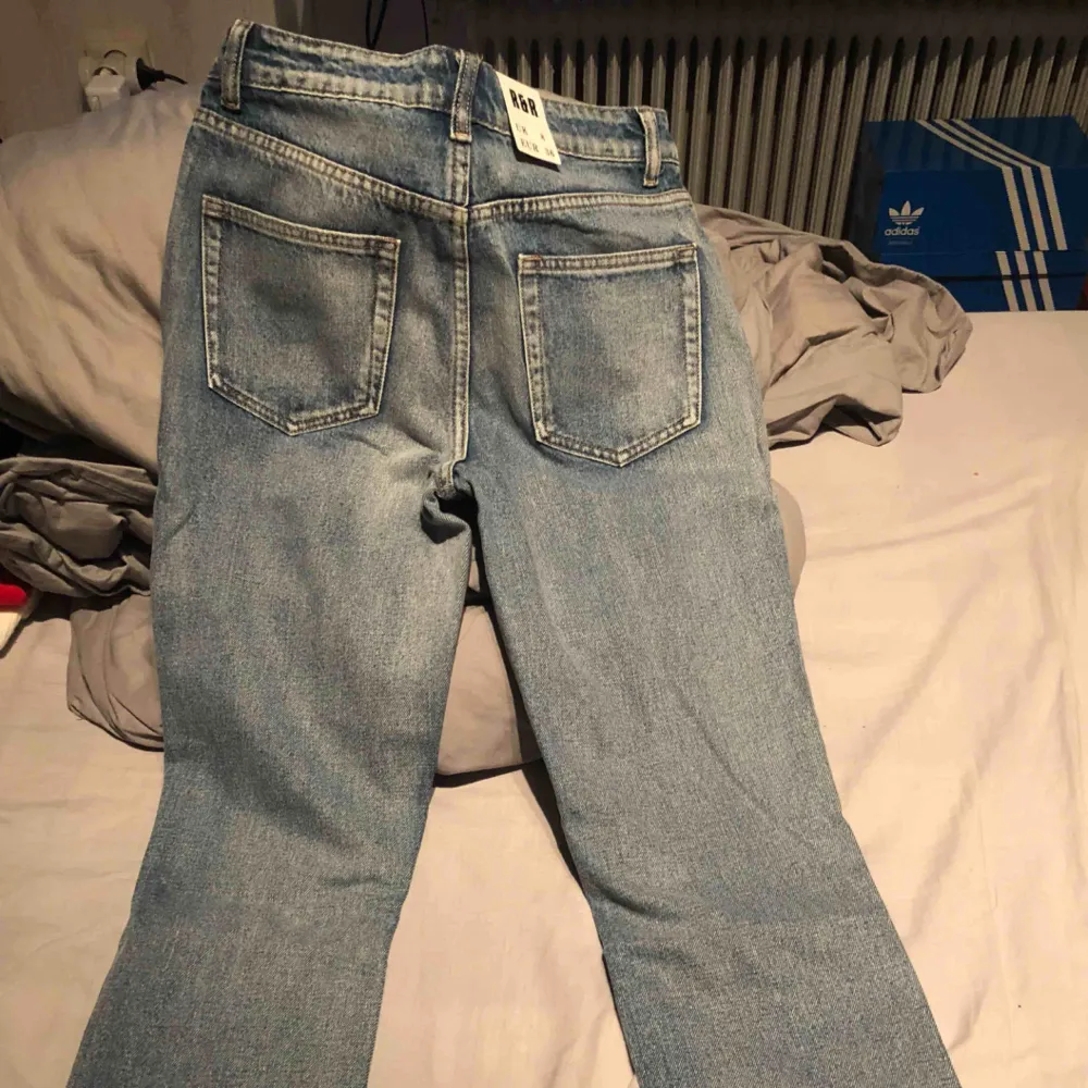 Jeans från Boohoo, för små i storleken för mig. Storlek 36. Jeans & Byxor.