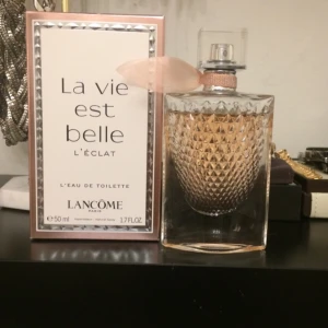  - LANCÔME LA VIE EST BELLE L'ECLAT EDT  50ml endast använd några ggr ! Säljes pga att det inte är min doft . Priset är ink frakt 