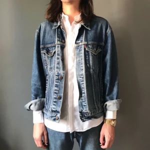  - Storlek L. Snyggaste slitningen/tvätten ever. Typiskt snygg på alla!