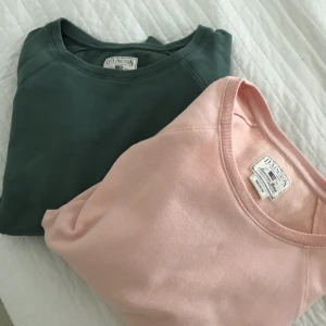  - Grön tröja från lexington, Storlek S Gammalrosa tröja från lexington, storlek M  Båda i nyskick. 450kr/styck 