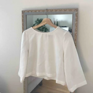  - Lite kortare blus från Bikbok