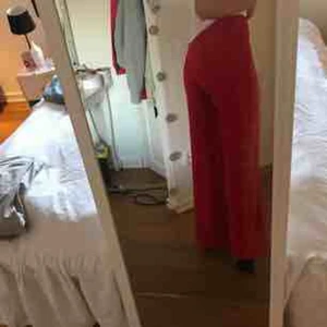  - Ett par superfina byxor från NaaNaa, köpta på ASOS.  Är ganska långa i benen och i toppskick, endast använda ett fåtal gånger. Frakt ingår ej i priset.