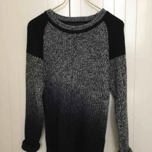  - Stickad tröja från Designer Remix. Ordinarie pris ca 1500kr