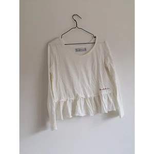  - Bondelid långärmad tröja. Använd fåtal gånger. Frakt 42kr✨