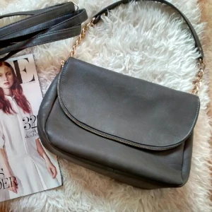  - En väska Don Donna i nyskick. Skickas ej, kan mötas i stan.