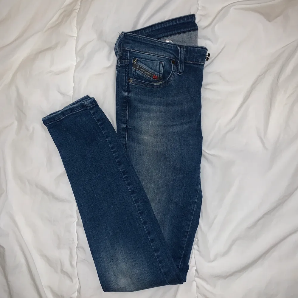 Diesel jeans som jag inte använt då jag inte använder lågmidjade, så dem är i perfekt skick. Jeans & Byxor.