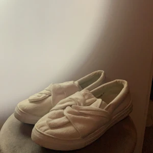 Twist sneakers  - Twist sneakers från Nelly i stl 37