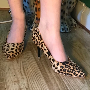 Leopard skor - Leopard klackar. Köparen står för frakten 