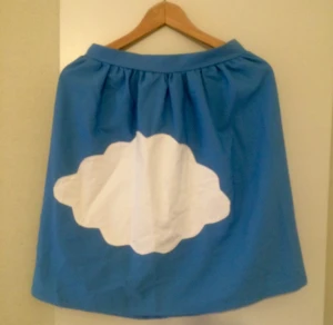  - Kul kjol köpt på Urban Outfitters i New York för $65.
Passar en stl S eller liten M.
Använd en gång.