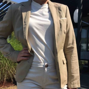  - En jätte fin Marc O’Polo kavaj i linne och bomull i bra skick och kvalité som är knappt använd.  