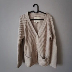 Beige kofta - Fin kofta från MQ. 