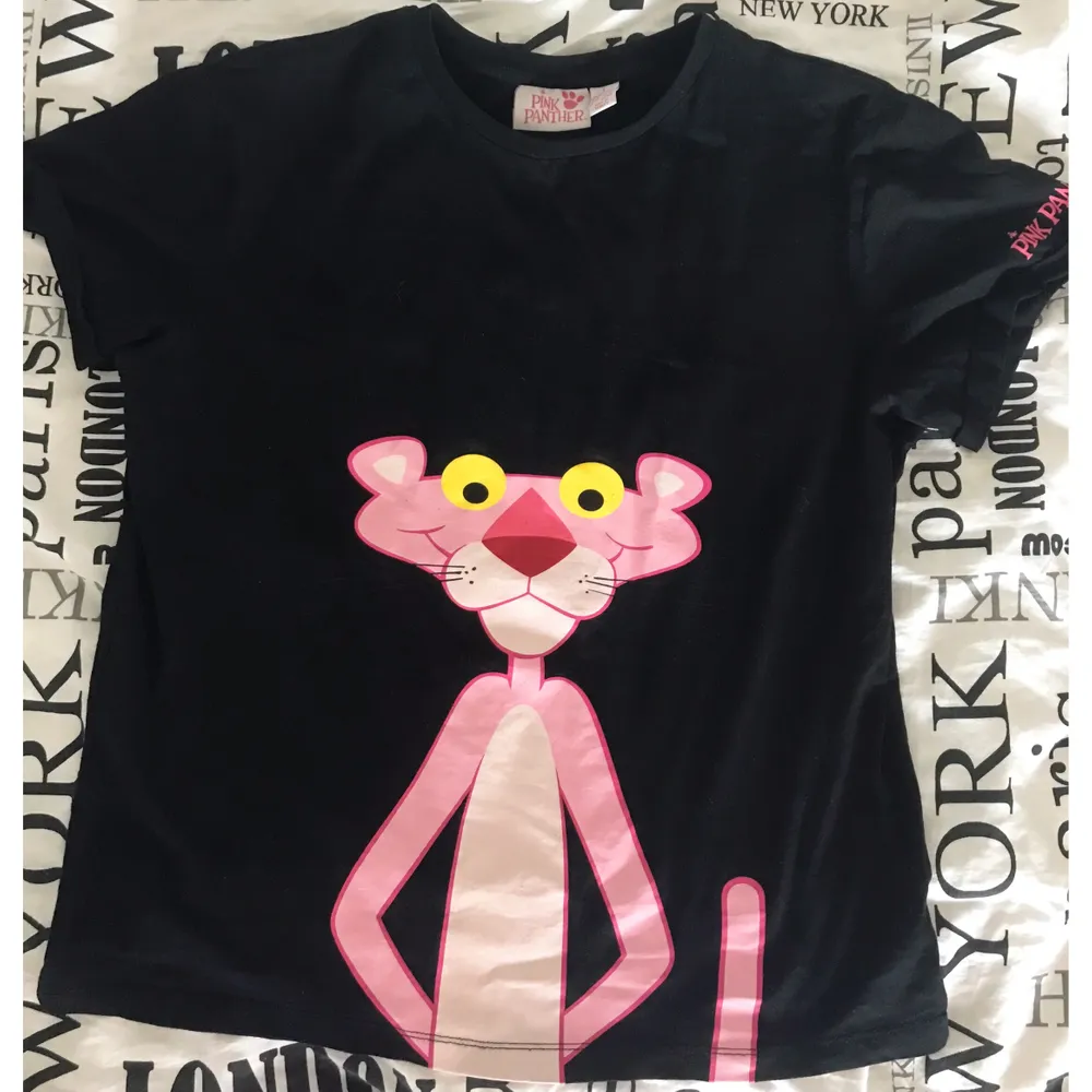Used couple of times, Originally size L but fits perfectly size S if you want to have an oversized t-shirt! Wearable for boys and girls.. T-shirts.