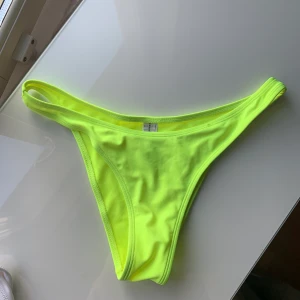 High Cut Bikini  - Skit snygga bikini trosor ifrån Bik Bok. Frakt 44kr.