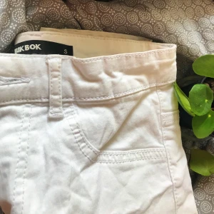 Jeans  - Tighta jeans från bik bok. Stretchat material 💕 finns exakt likadana i svart