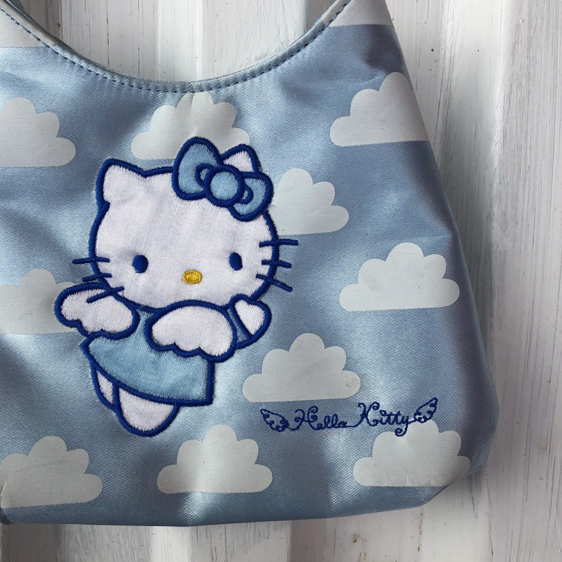 Hello Kitty Axelväska 🦋 - 90