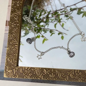 Halsband  - Fint halsband med smileys och stjärnor!⭐️