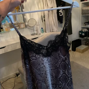 Linne från zara  - Linne från zara med spets upptill 