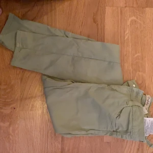  Zara 34  - Använda skinnet jeans i storlek 34 