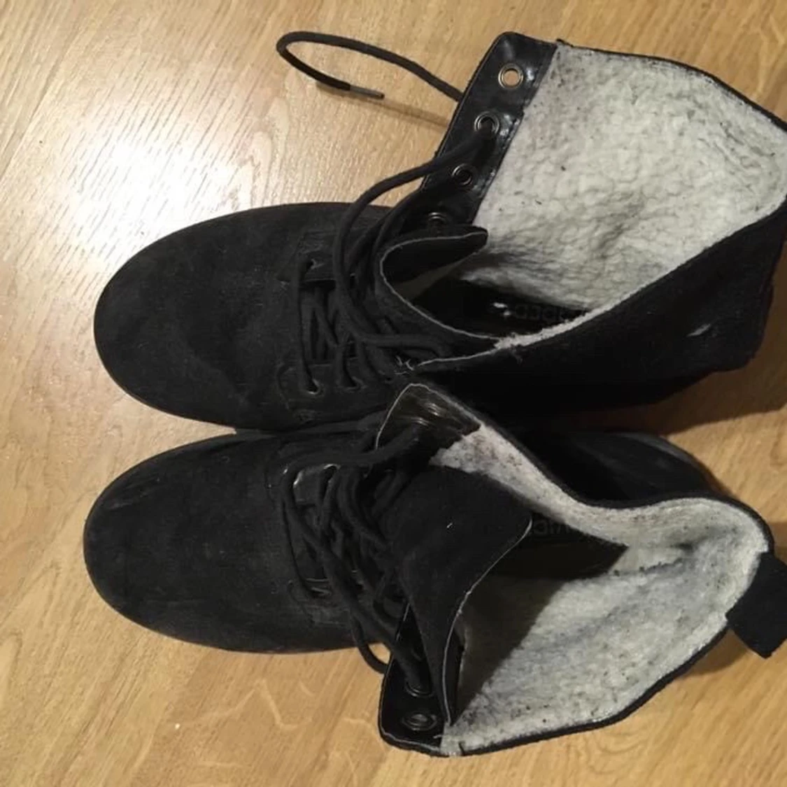 Kängor säljes  - 90