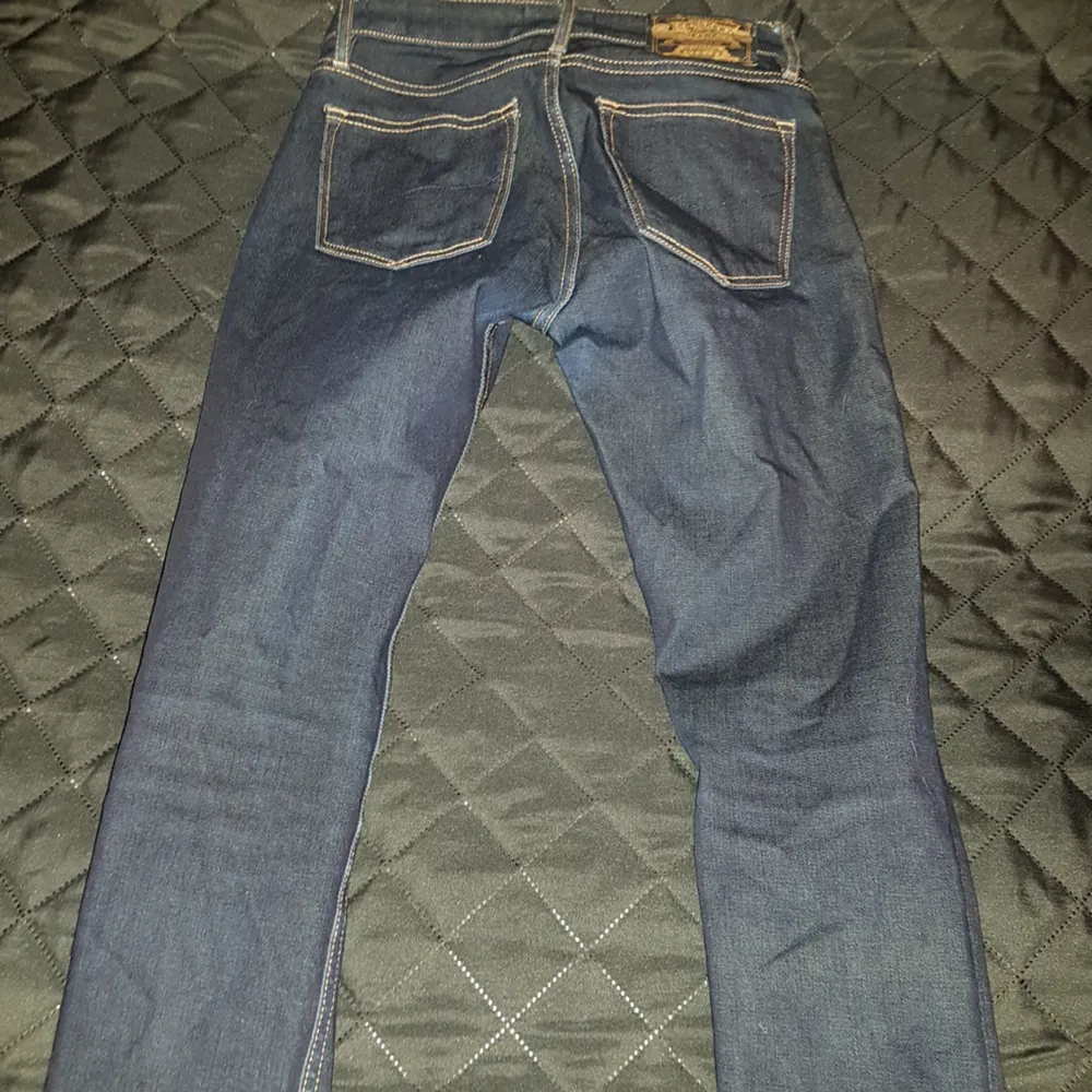 Super snygga crocker jeans storlek 25/30. Endast prövade nypris 699kr säljes för 500kr plus frakt. Jeans & Byxor.