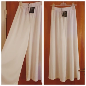 Vita vårbyxor - Oanvända vida byxor, perfekta till våren 🌞 storlek S men kan säkert passa som både M och L pga bra resår 😊 Frakt tillkommer 💌