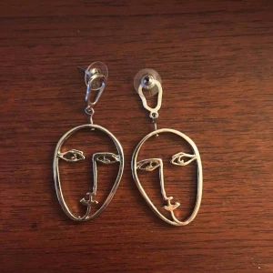  - Oanvända fina örhängen från Zara! 😍 Inte silver.