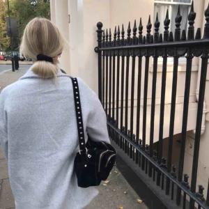  - Säljer min trendiga nunno bag köpt för 1400:-  Väskan är i bra skick och frakten ingår 💕