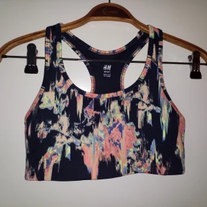 Ny sport-bh - Aldrig använd sport-bh från hm sport