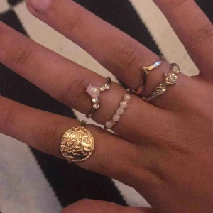  - Fina guldringar för 15kr st o 55 kr för alla :3