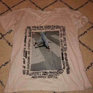  - Enkel vit tröja ifrån mango, använt fåtal gånger