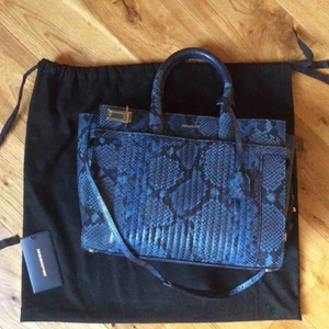  - En knappt använd väska från Zadig och voltaire, köpt i Butiken här i stockholm. Nypris är ca 7900 kr. Priset kan diskuteras.