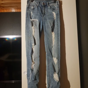  - Jeans. Obetydligt använda. Strl 27/30. Köpare står för frakt 